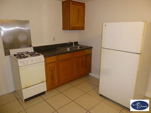 3rd image of 801 Dobbins St APT 9