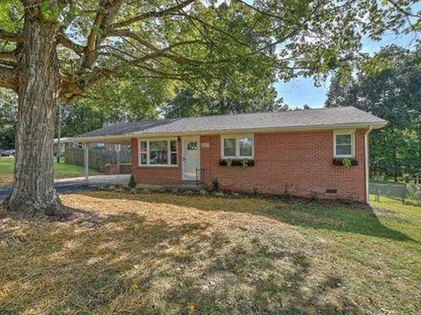 4003 Ranch Rd, Johnson City, TN 37601