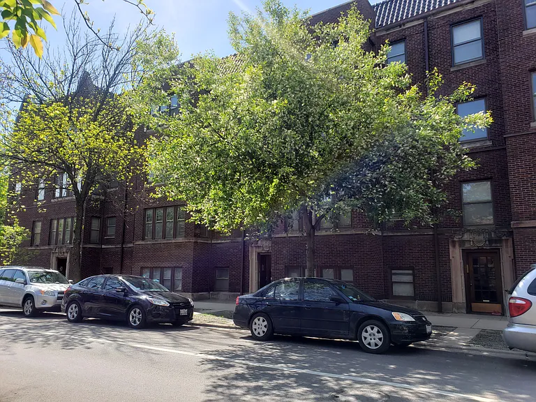 1303 W Roscoe St #2 — Photo 20