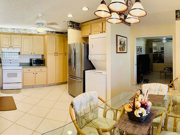 5th image of 1420 NW 18th Avenue #202