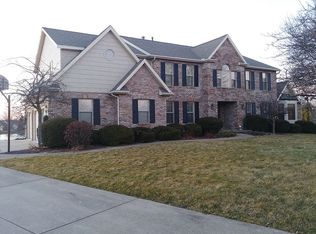 2 Stoney Ct, Bloomington, IL