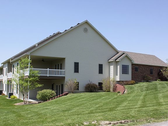 3rd image of 17 Lakeview Village