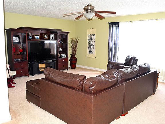 3rd image of 4395 Pocahontas Ct