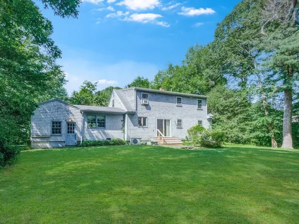 7 Tupola Ln, Mattapoisett, MA 02739