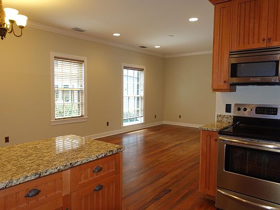 2nd image of 119 W Liberty Ln