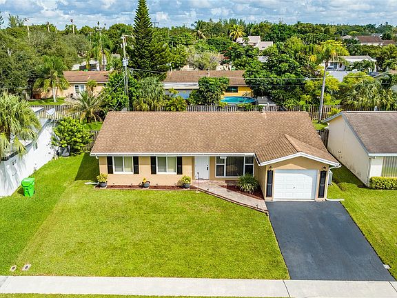 5th image of 11471 NW 45th Place
