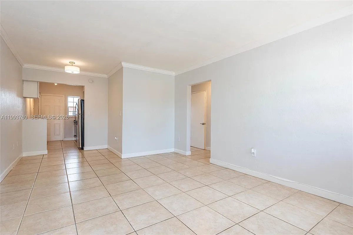 Building Photo - 3671 SW 11th St #3