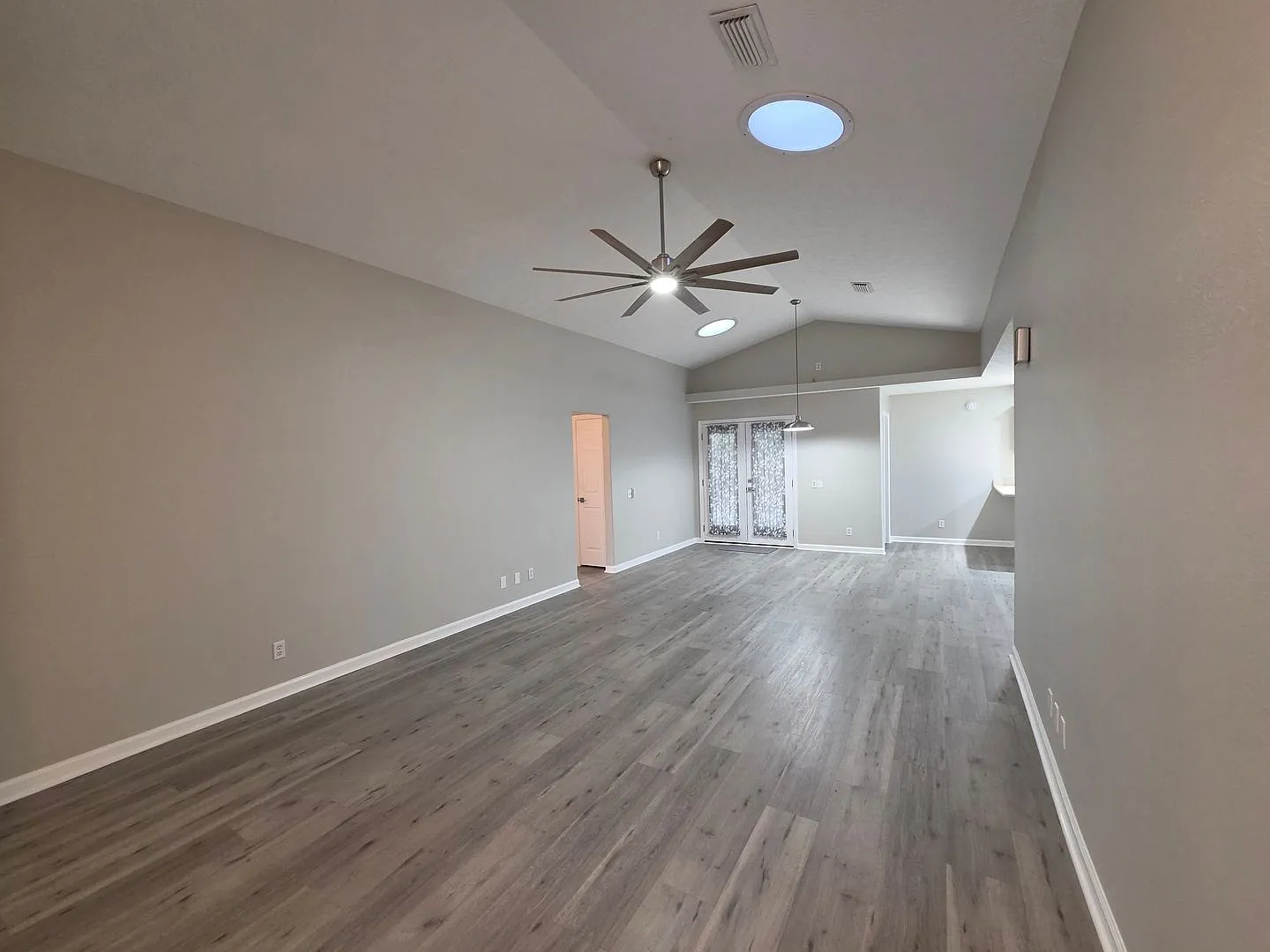 For Lease - 4 BR|2 BA with 1 Car Garage — Photo 4