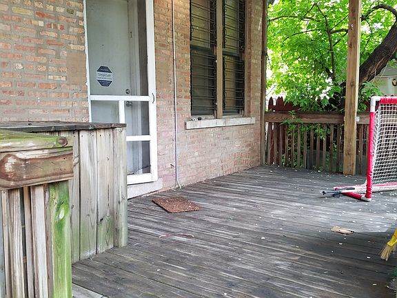 5th image of 908 N Damen Ave APT 3R