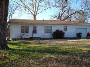 410 S 2nd Ave, Madill, OK 73446