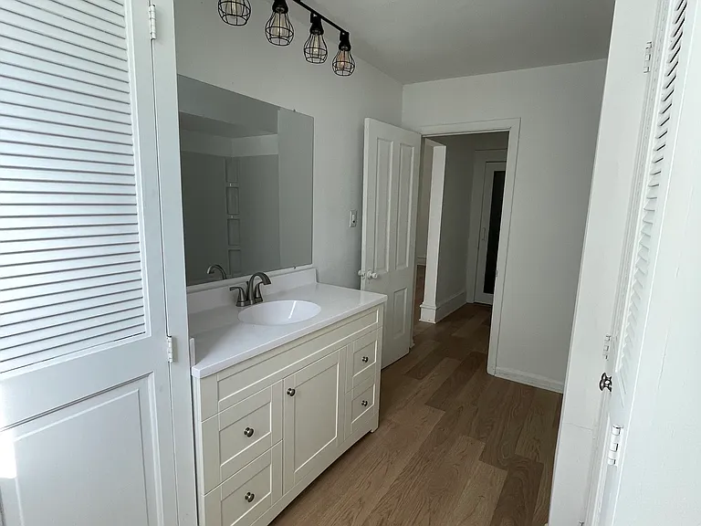 39 Center St — Photo 15