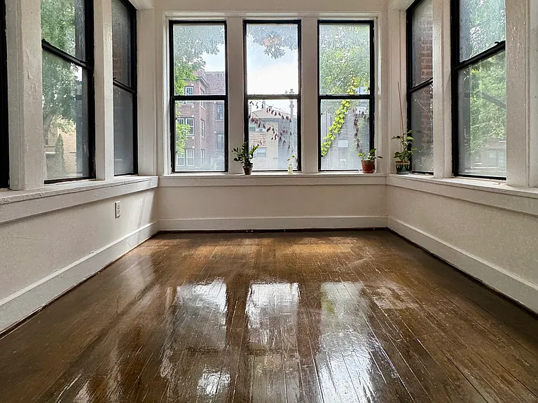 1350 W Winnemac Ave #1 — Photo 2