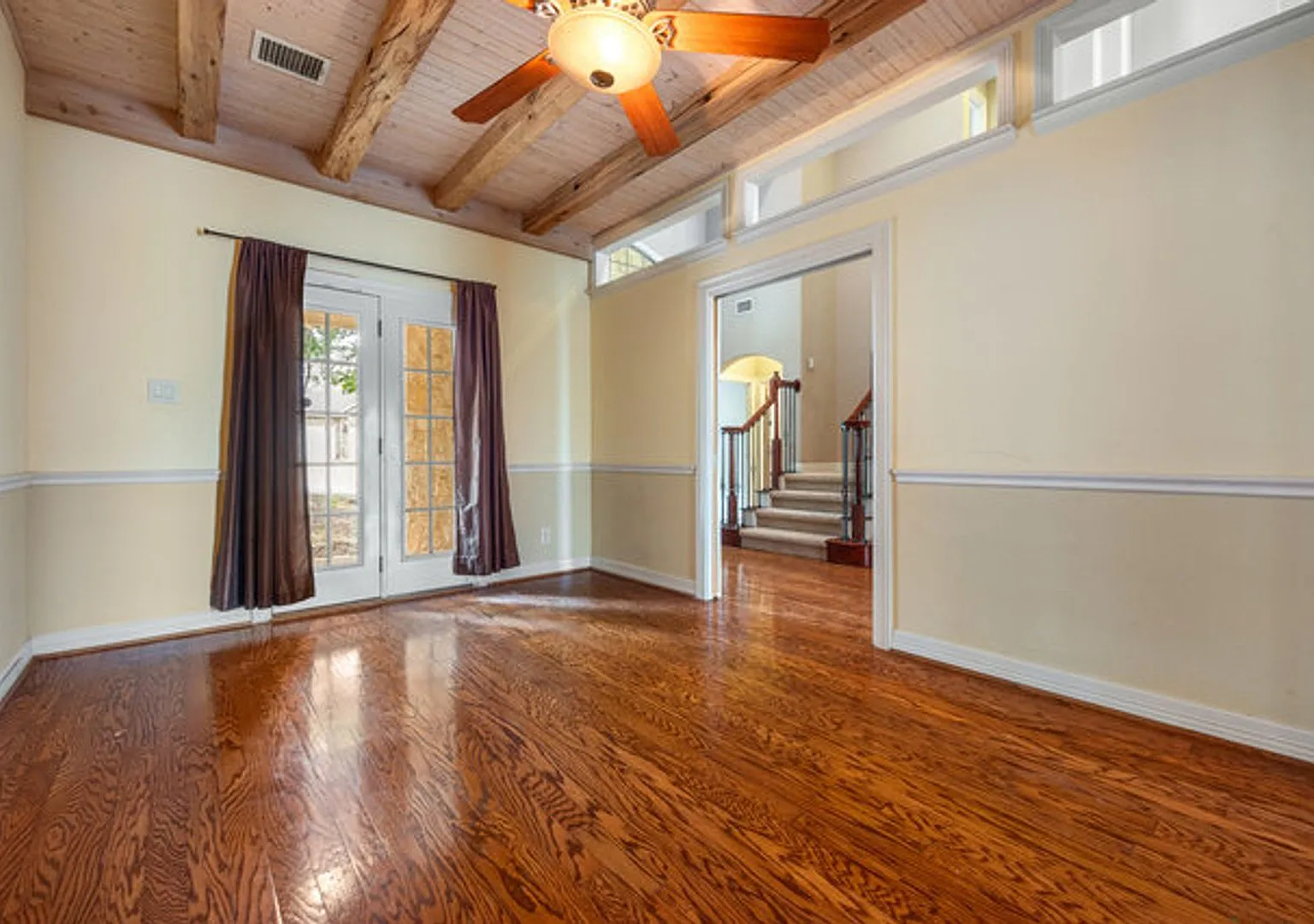 Spacious 2 Story 5 Bedroom , 4 full bathrooms located in Stone Oak! — Photo 3