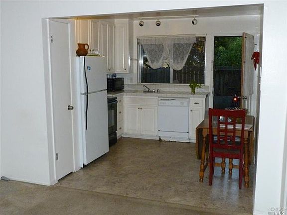 5th image of 436 North St Unit 7