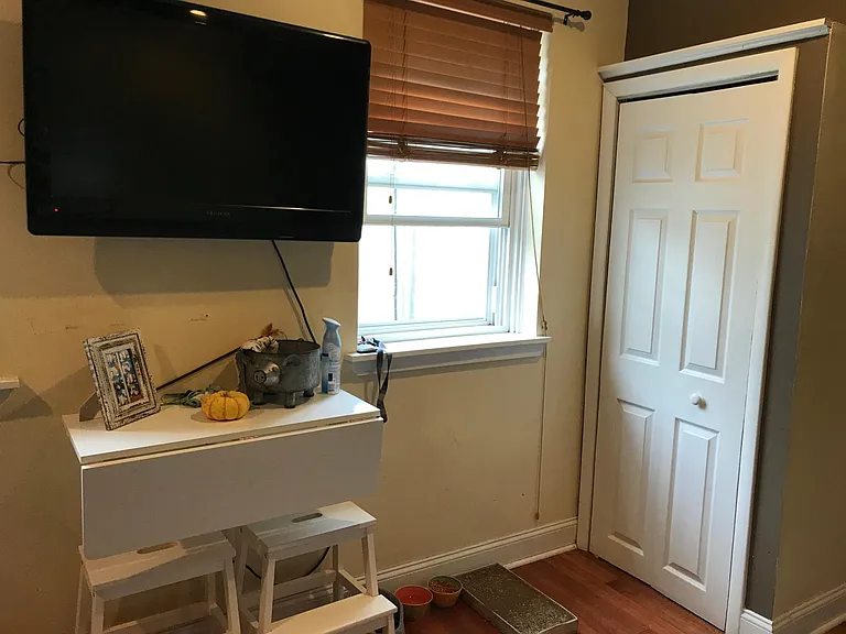 327 Catharine St #6 — Photo 7