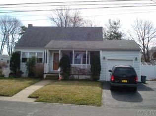 378 Heathcote Rd, Lindenhurst, NY 11757