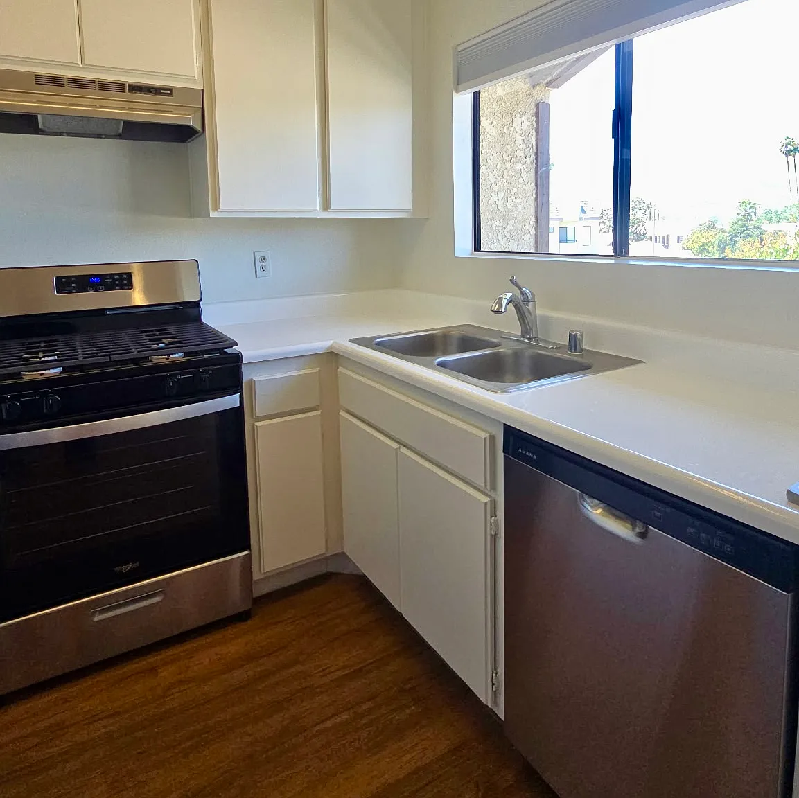 3 bed, 2.5 bath, 1200 sqft, $3,100 — Photo 4