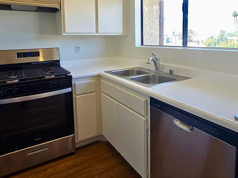 657 W California Ave #3 — Photo 4