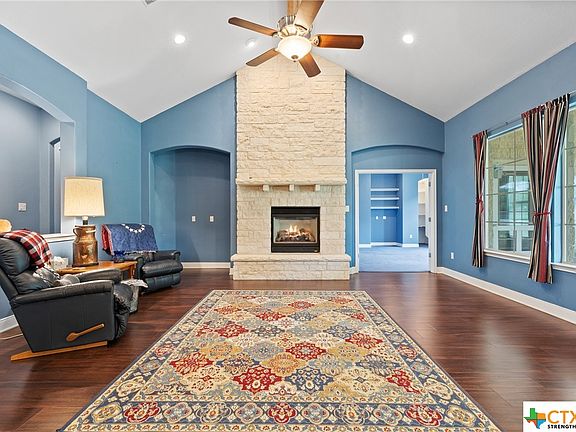 2nd image of 1222 Shady Oaks