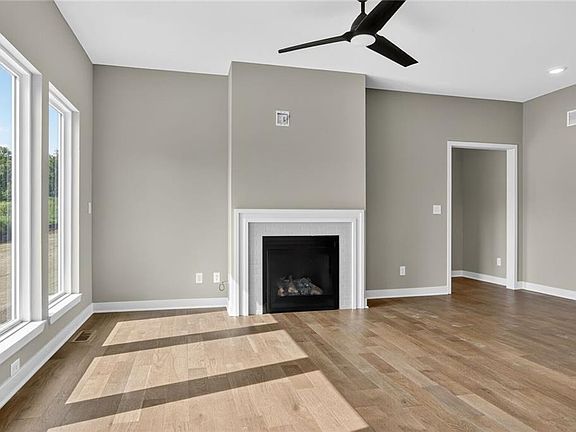 4th image of 16243 Giorgia St