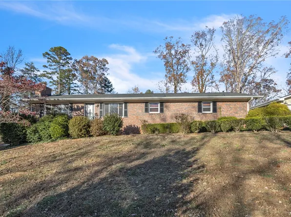 5012 Forest Dr, Seneca, SC 29672