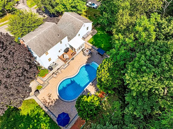 7 Kings Grant Rd, Westborough, MA 01581