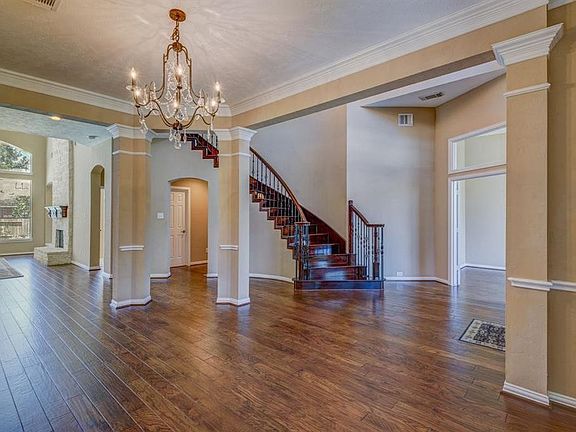 2nd image of 23 Marquise Oaks Pl
