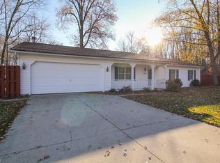 879 Sunset Ave, Sheffield Lake, OH 44054