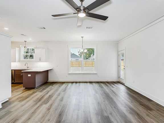 5th image of 906 E Hatton St