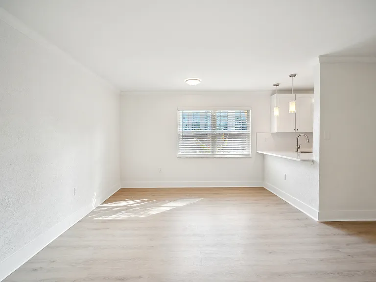 3001 W Horatio St — Photo 4