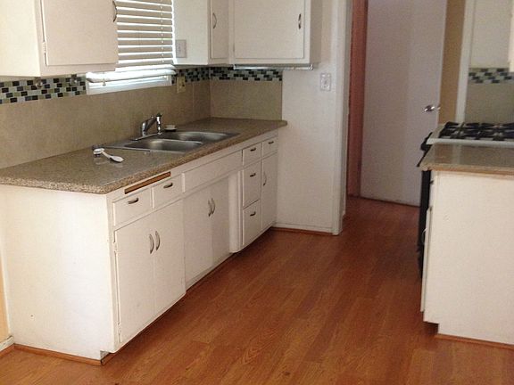 4th image of 38715 Glenraven Ave