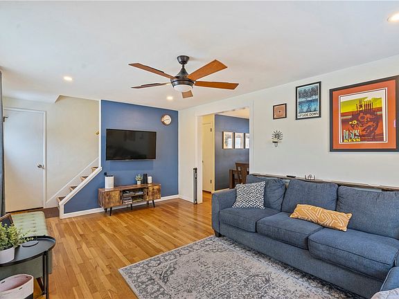 3rd image of 132 Lansdowne Dr