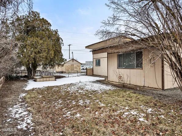 200 Hoffer Rd, Wapato, WA 98951