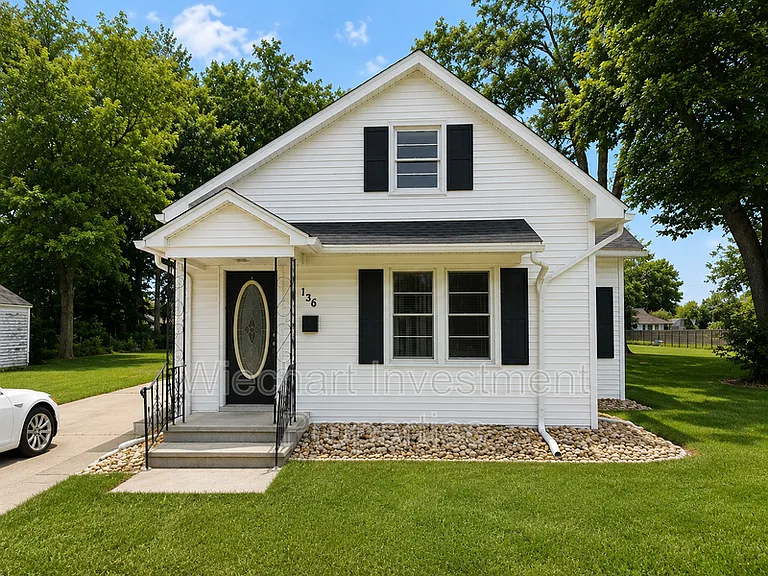 136 E Edwards St — Photo 1