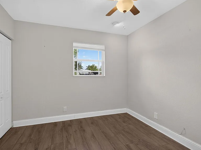 1240 SW 3rd Ter — Photo 20