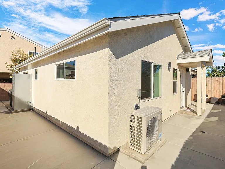 1472 Cerritos Ave #A — Photo 6