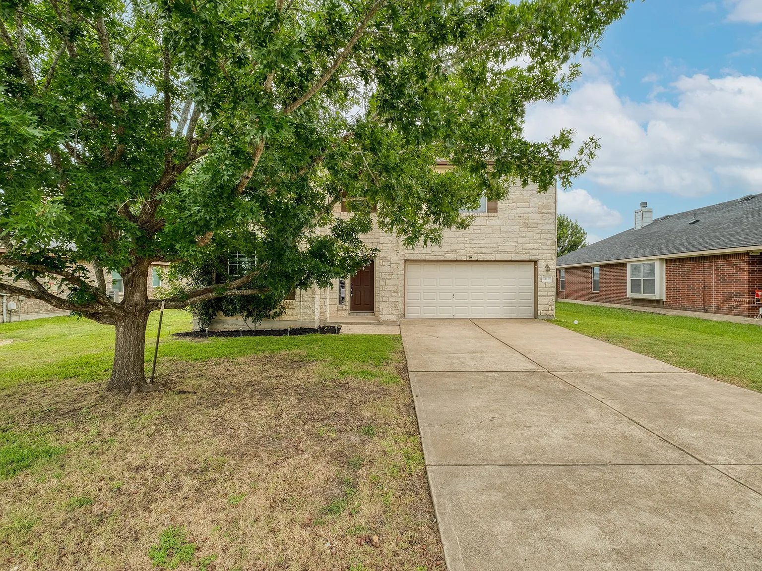 4 bed, 2.5 bath, 2550 sqft, $2,050 — Photo 3