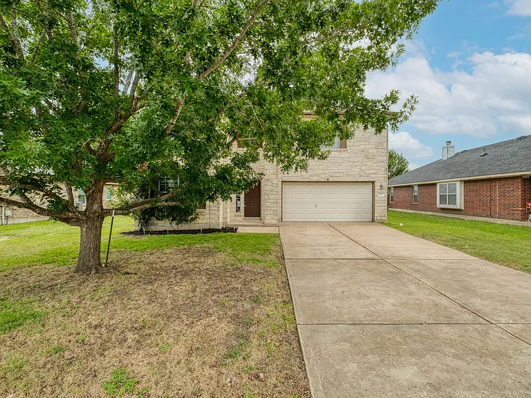 211 Hanstrom Dr — Photo 3