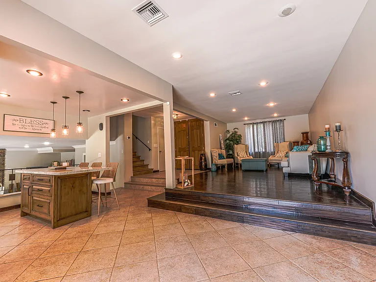 20212 Valerio St — Photo 10