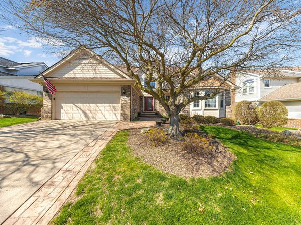 42890 Brookstone Dr, Novi, MI 48377