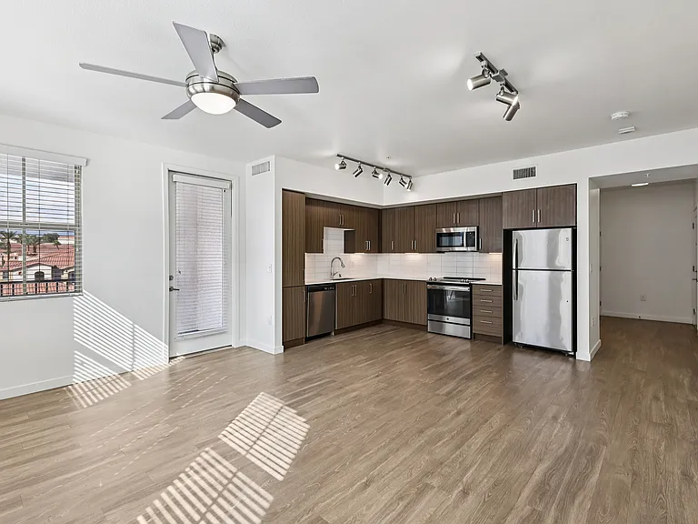 Castile Apartments — Photo 40