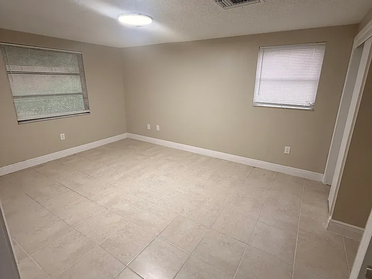 1315 W Avon Blvd — Photo 8