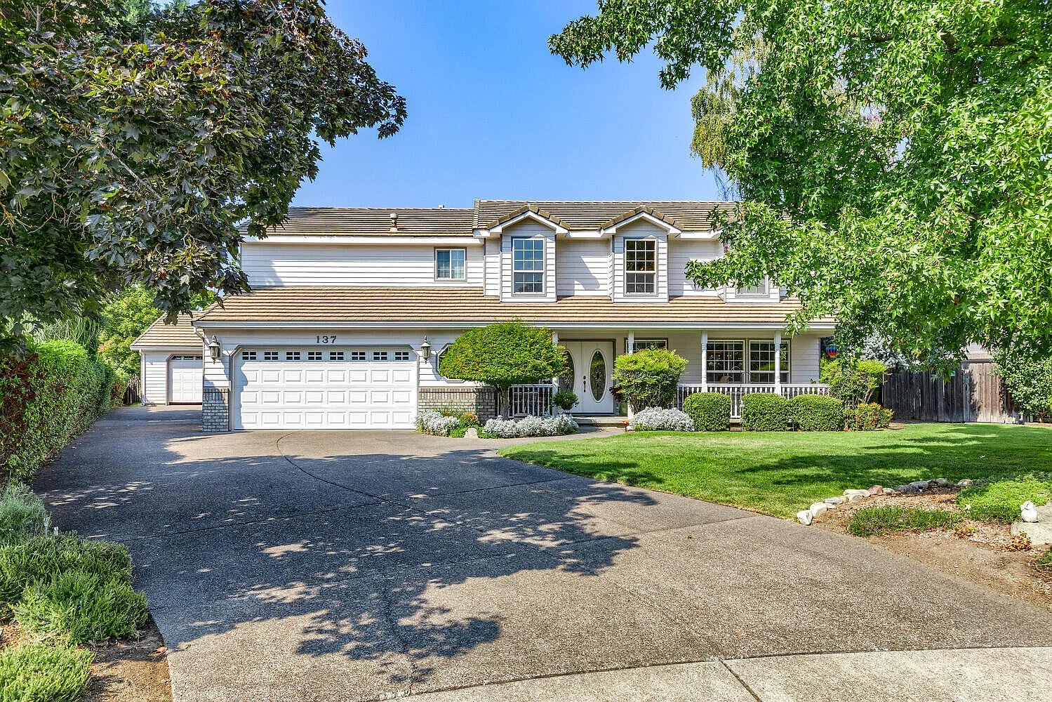 137 Thomas Ct photo 1