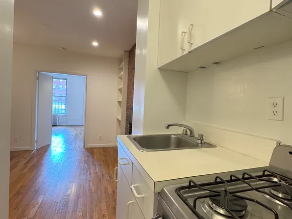 147 Sullivan Street image 10 of 11