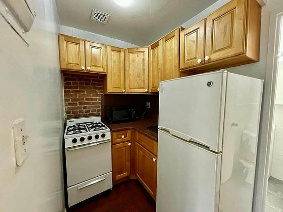 5th image of 1315 1st Ave APT 4C