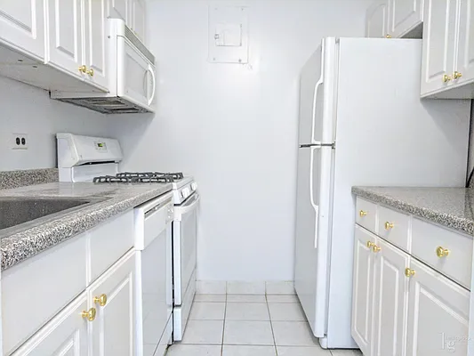 Rented by Hecht Group | media 22