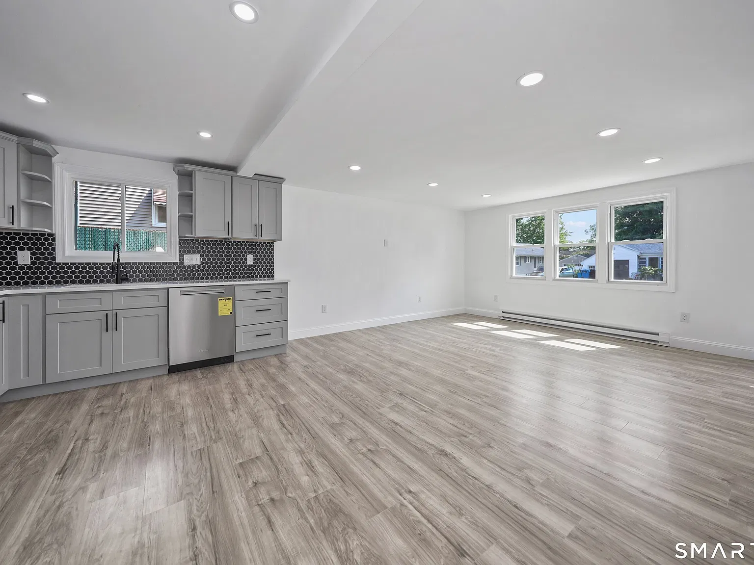 4 bed, 3.0 bath, 2285 sqft, $2,925 — Photo 4