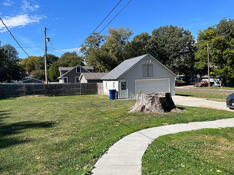 504 S Jackson St — Photo 16