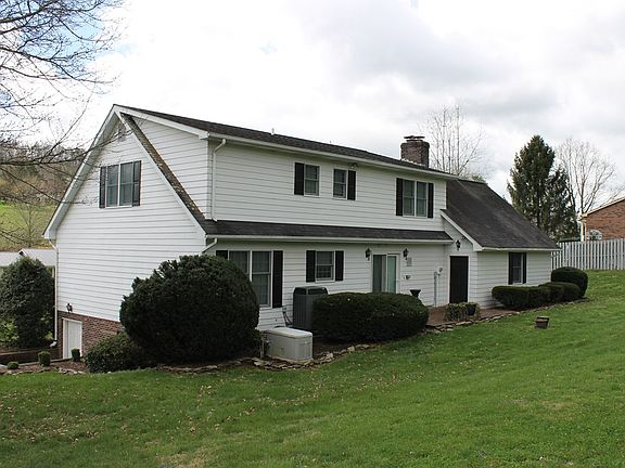 3rd image of 19070 Essex Dr