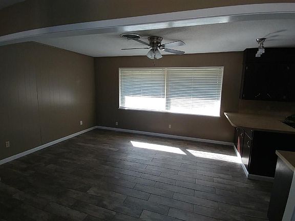 3rd image of 1104 Comanche Dr